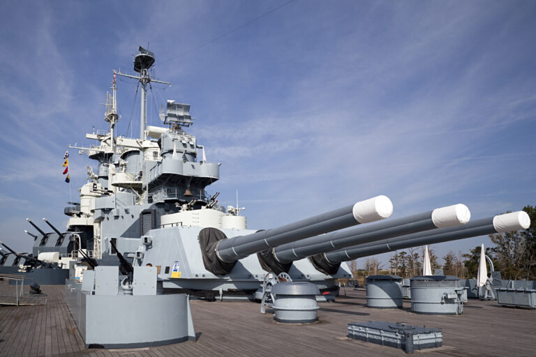 main guns on battleship uss south carolina