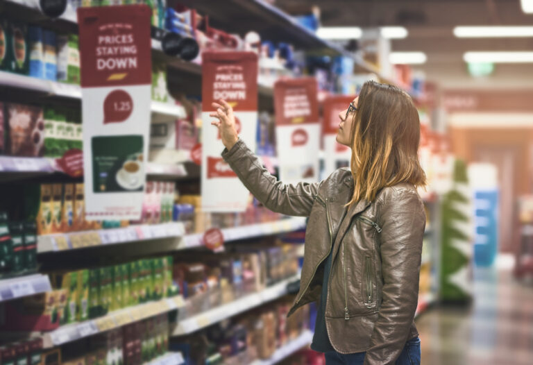22 10 31 a person shopping at a grocery store mf dload